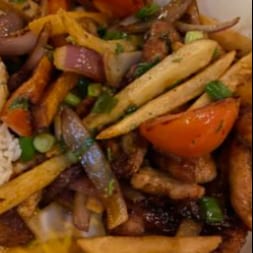 Pollo Saltado.