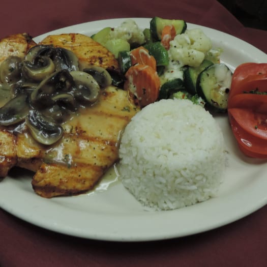 Pollo Deshuesado con Champinones.